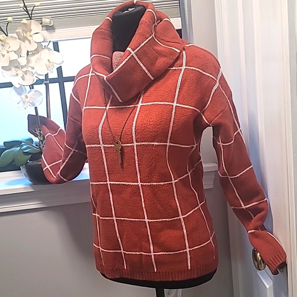 🍁KIRUNDO SWEATER! - Picture 2 of 8